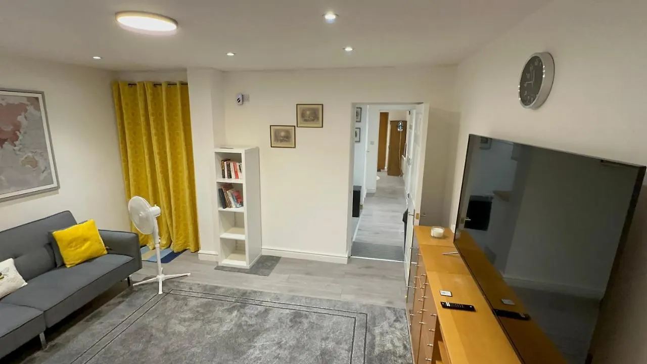 Entire One Double Bedroom Apartment London 0*,  United Kingdom